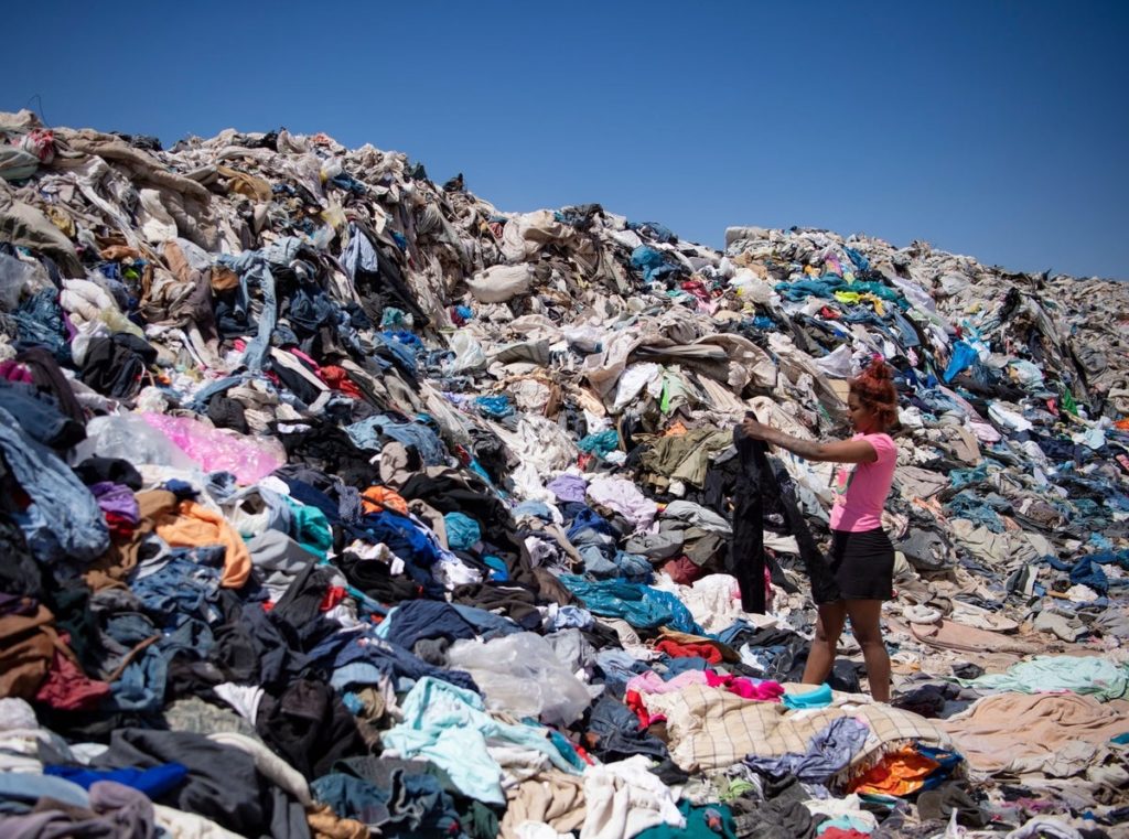 moda a basso costo discarica vestiti cile